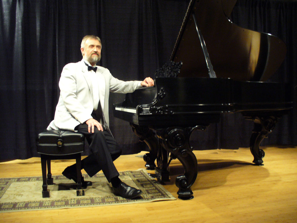 piano-instructor-evgeny-chernonog